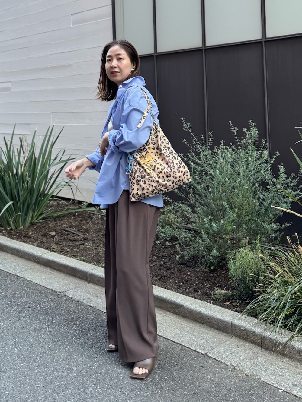 ISHIDAさんの「MY STANDARD シャツ（NOLLEY’S）」を使ったコーディネートの3枚目の写真