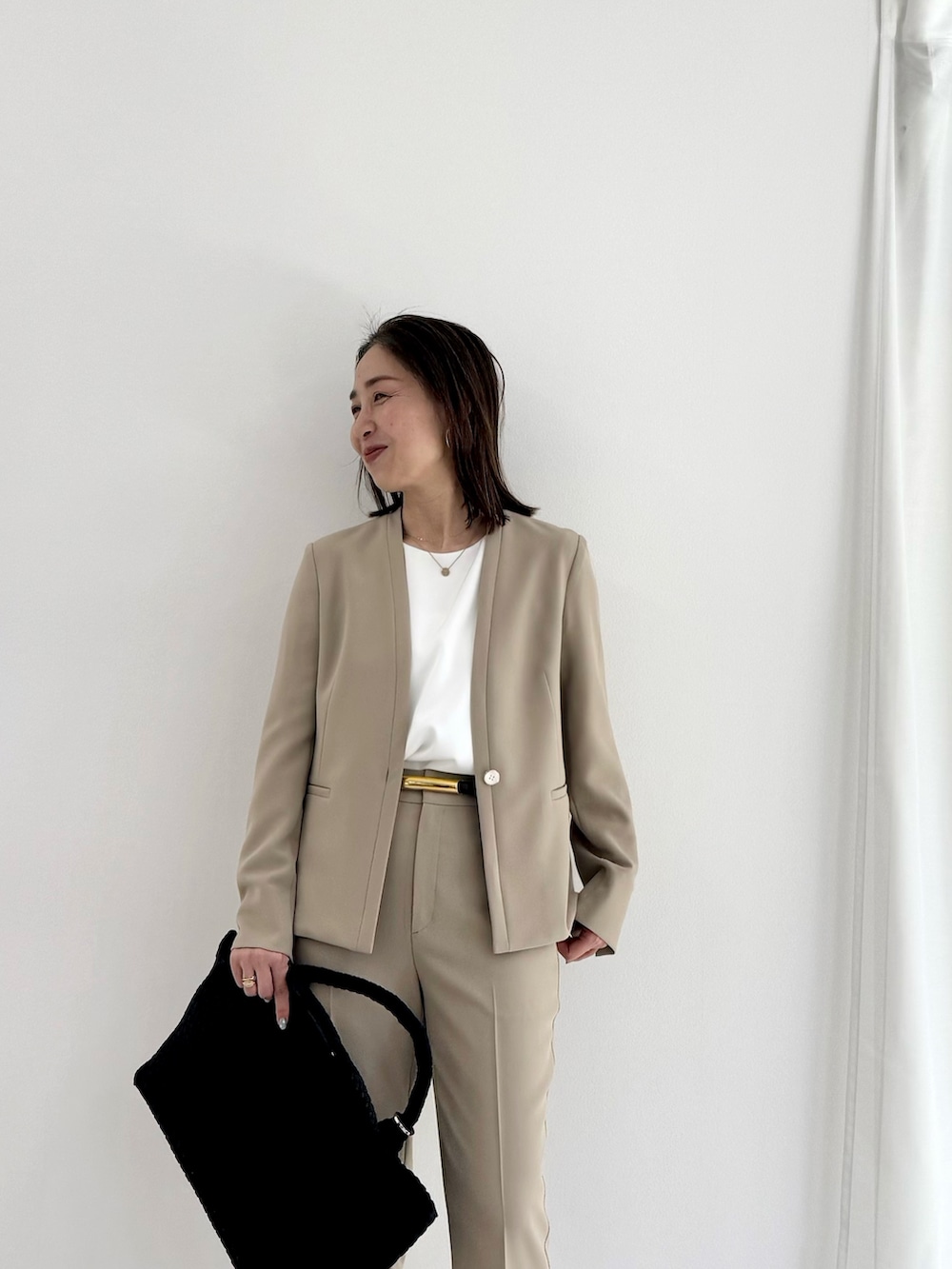 「パンツ、パンツスタイル、パンツコーデ、パンツスーツ」|「NOLLEY’S Sophiの《セットアップ対応》ウォッシャブルツイルテーパードパンツ(その他パンツ、イエロー系)」を使った、ISHIDAさん(レディース・158cm)の春コーディネートの7枚目の写真