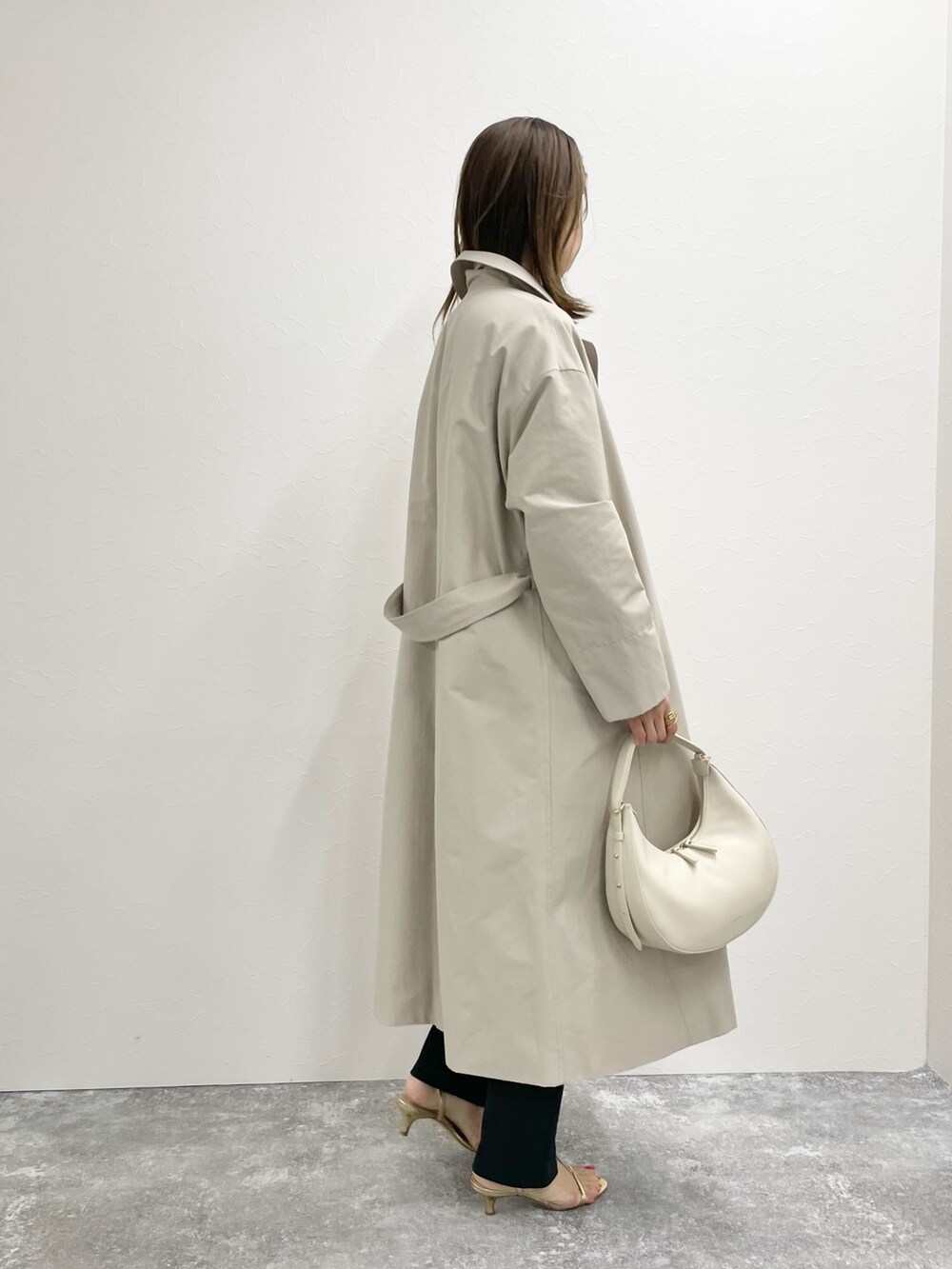 「お出かけコーデ、シンプルコーデ、卒業式、卒園式、ママコーデ、ママファッション、40代ファッション、セットアップ、スリットパンツ、チュニック、春コーデ、春アウター、トレンチコート、春色、ネイビー」｜「NOLLEY’Sの《セットアップ対応》ウォッシャブルカットジョーゼットVネックドルマンブラウス（シャツ/ブラウス、ブルー系）」を使った、ISHIDAさん（レディース・158cm）の冬コーディネートの9枚目の写真
