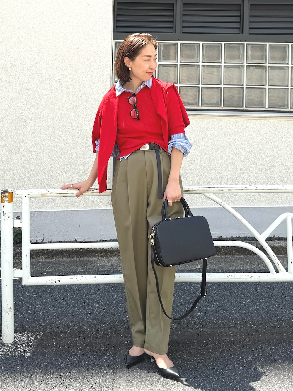 「ボストンバッグ、ボストン、ボストンメガネ、ボストンBAG、ショルダーバッグ、秋服準備はじめました、着こなしのちょこっとテク、休日スタイル、パンツコーデ、オトナ女子、秋カラー、今日のコーデ、オトナカジュアル、きれいめコーデ、小物で作る初秋コーデ」|「NOLLEY’Sのウォッシャブル Premium TWLL オトナチノパンツ(その他パンツ、グリーン系)」を使った、ISHIDAさん(骨格ウェーブ・レディース・158cm)の夏コーディネートの2枚目の写真