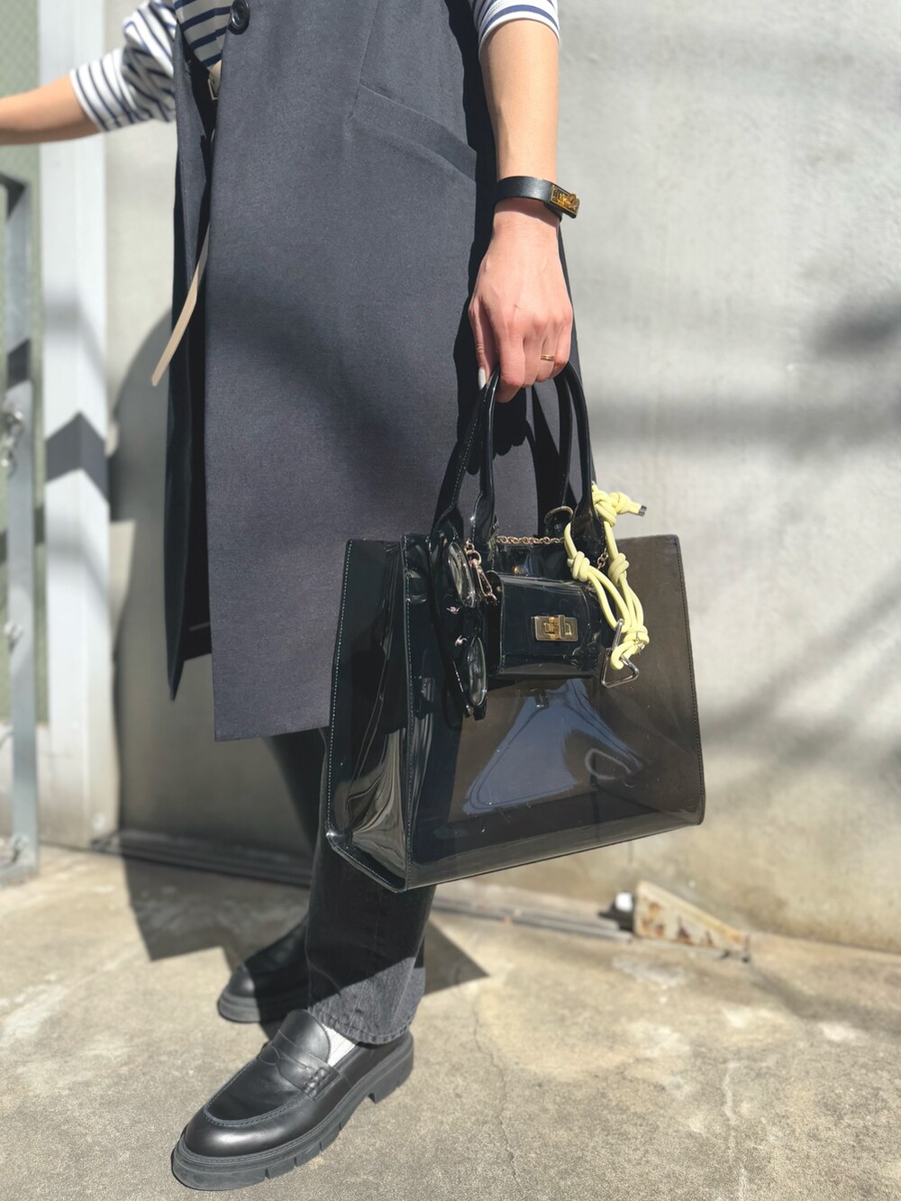 「NOLLEY’Sのトライアングルカラビナマルチチャーム(ブローチ/コサージュ、イエロー系)」を使った、ISHIDAさん(レディース・158cm)の春コーディネートの5枚目の写真