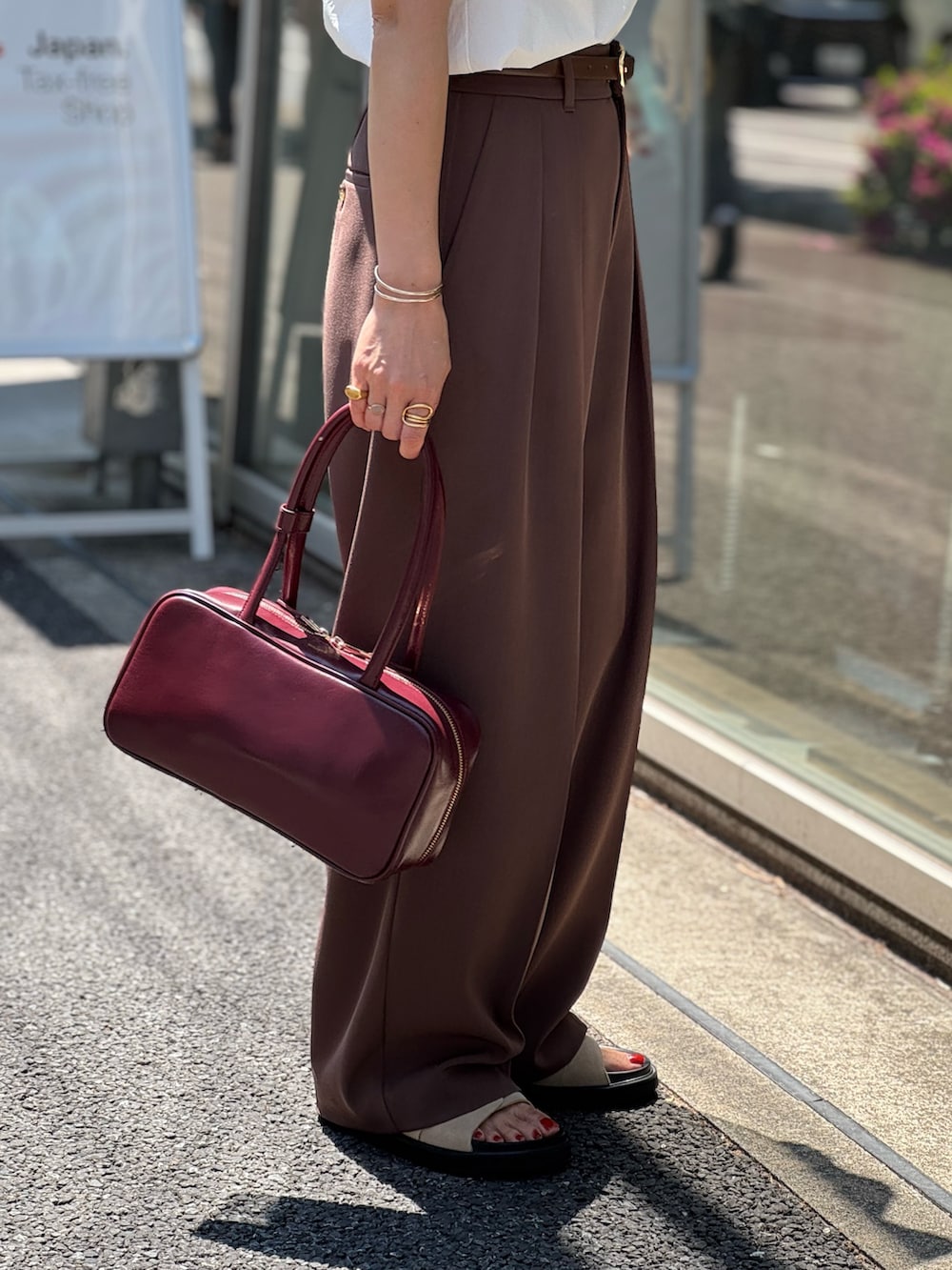 「ブラウンコーデ、ブラウン、ブラウンパンツ、スポーツミックス、デートコーデ、夏コーデ、夏服、オトナ女子、150cm台コーデ、夏、春夏コーデ、フリル」|「NOLLEY’S Sophiのウォッシャブル強撚ツイルワイドパンツ(その他パンツ、ブラウン系)」を使った、ISHIDAさん(レディース・158cm)の夏コーディネートの7枚目の写真