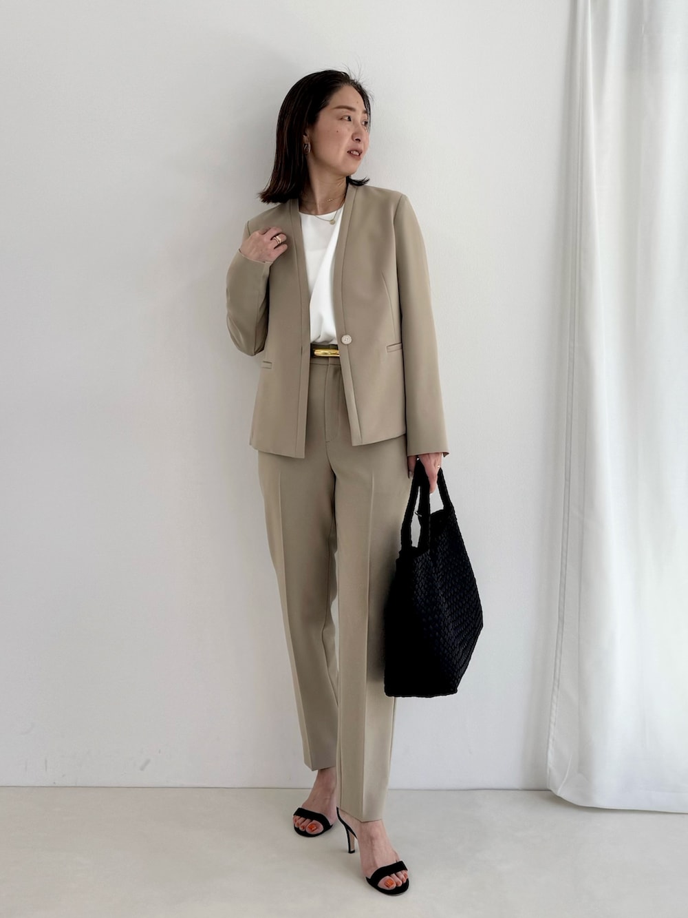 「パンツ、パンツスタイル、パンツコーデ、パンツスーツ」|「NOLLEY’S Sophiの《セットアップ対応》ウォッシャブルツイルテーパードパンツ(その他パンツ、イエロー系)」を使った、ISHIDAさん(レディース・158cm)の春コーディネートの6枚目の写真