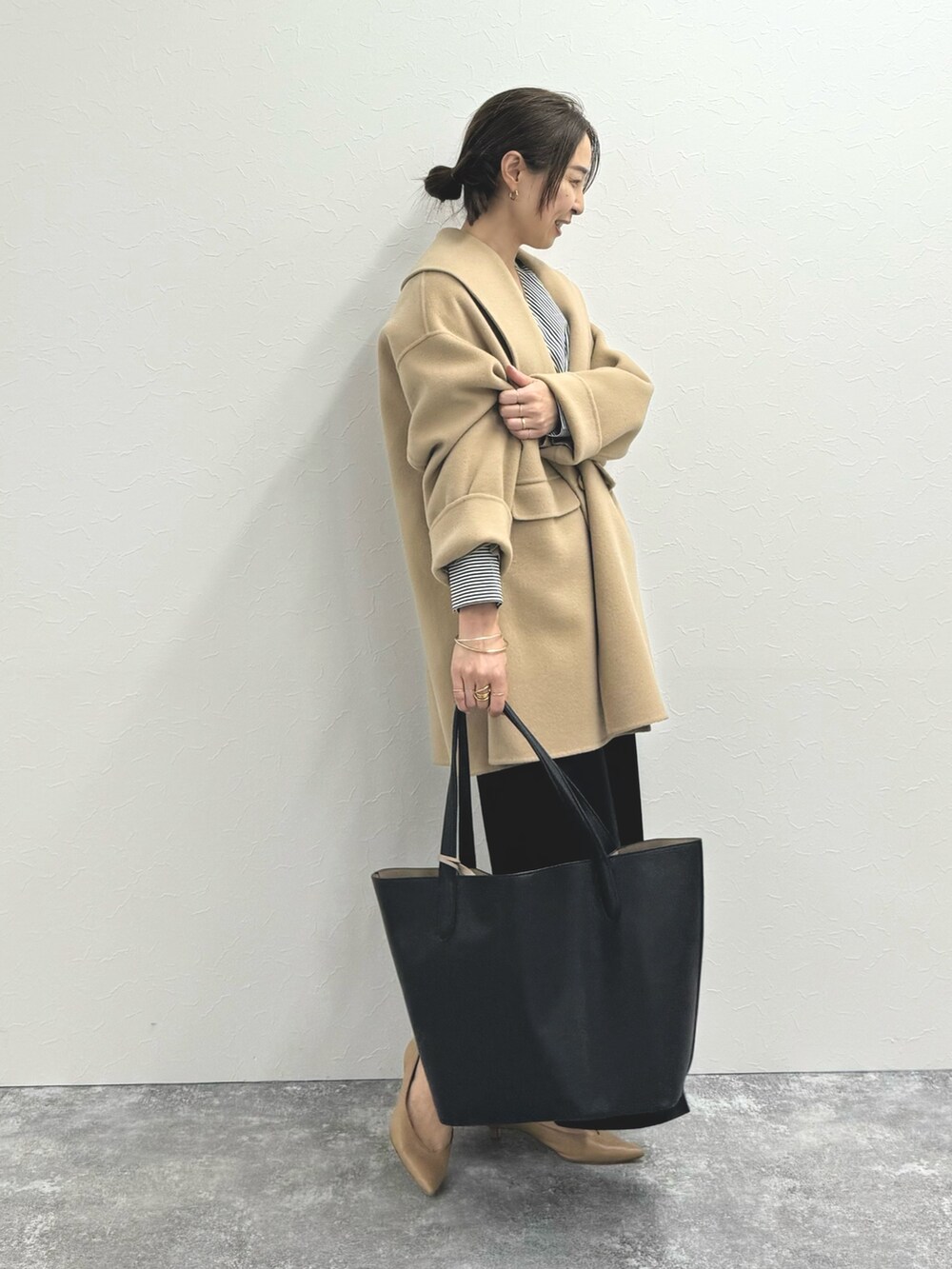 「おしゃ見えテクニック、秋コーデ、秋服コーデ、キレイめカジュアル、お出かけコーデ、ショートコート、ハーフコート、キャメルアウター、キャメル、ベージュコート、トートバッグ、ビッグバッグ、大人女子、ナロースカート」｜「NOLLEY’S Sophiの◇【WEB限定カラーあり】SUPER140リバーショールコート 24AW（ダッフルコート、イエロー系）」を使った、ISHIDAさん（レディース・158cm）の秋コーディネートの6枚目の写真