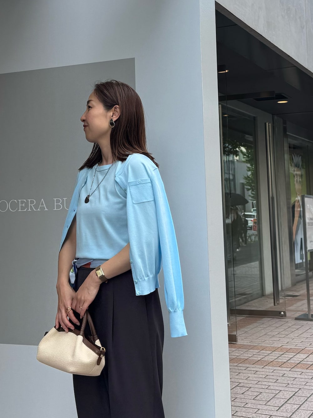 「アンサンブル、アンサンブルニット、アンサンブルコーデ、ブルーコーデ、サックスブルー、パンツスタイル、パンツ、パンツコーデ、きれいめ、きれいめカジュアル、キレイめ、キレイめカジュアル、きれいめコーディネート、キレイめコーデ」|「NOLLEY’Sの《セットアップ対応》ウォッシャブルツイルイージータックワイドパンツ(その他パンツ、グレー系)」を使った、ISHIDAさん(レディース・158cm)の夏コーディネートの8枚目の写真