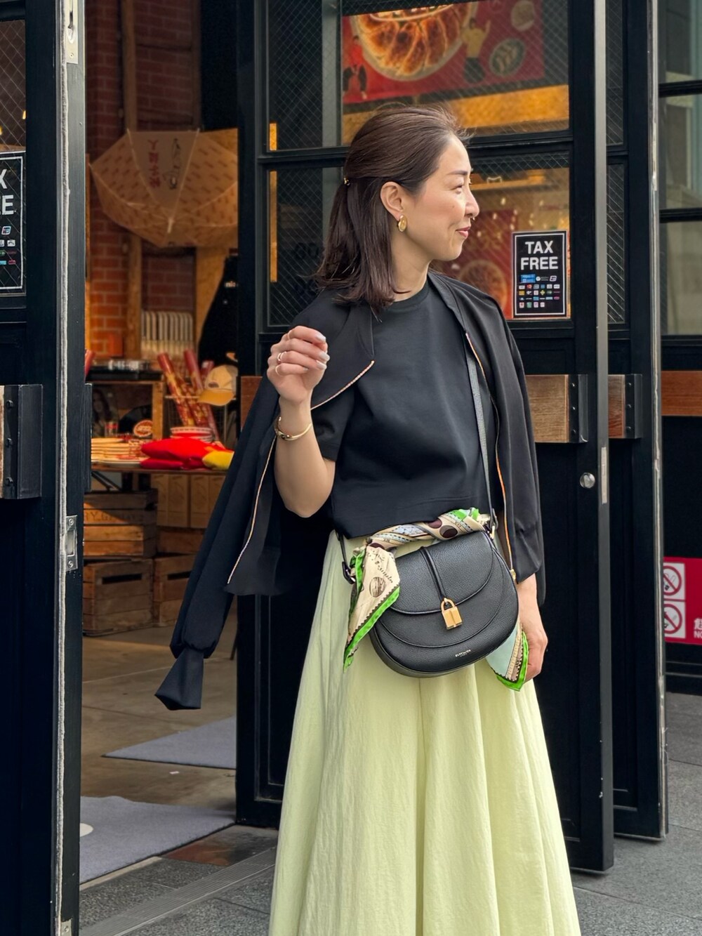 「スカートコーデ、スカート 、スカーフアレンジ、マニプリ、マニプリスカーフ、天然石、天然石リング、夏コーデ、夏服」|「NOLLEY’S Sophiのウェーブバレッタ(バレッタ/ヘアクリップ、ゴールド系)」を使った、ISHIDAさん(レディース・158cm)の夏コーディネートの9枚目の写真