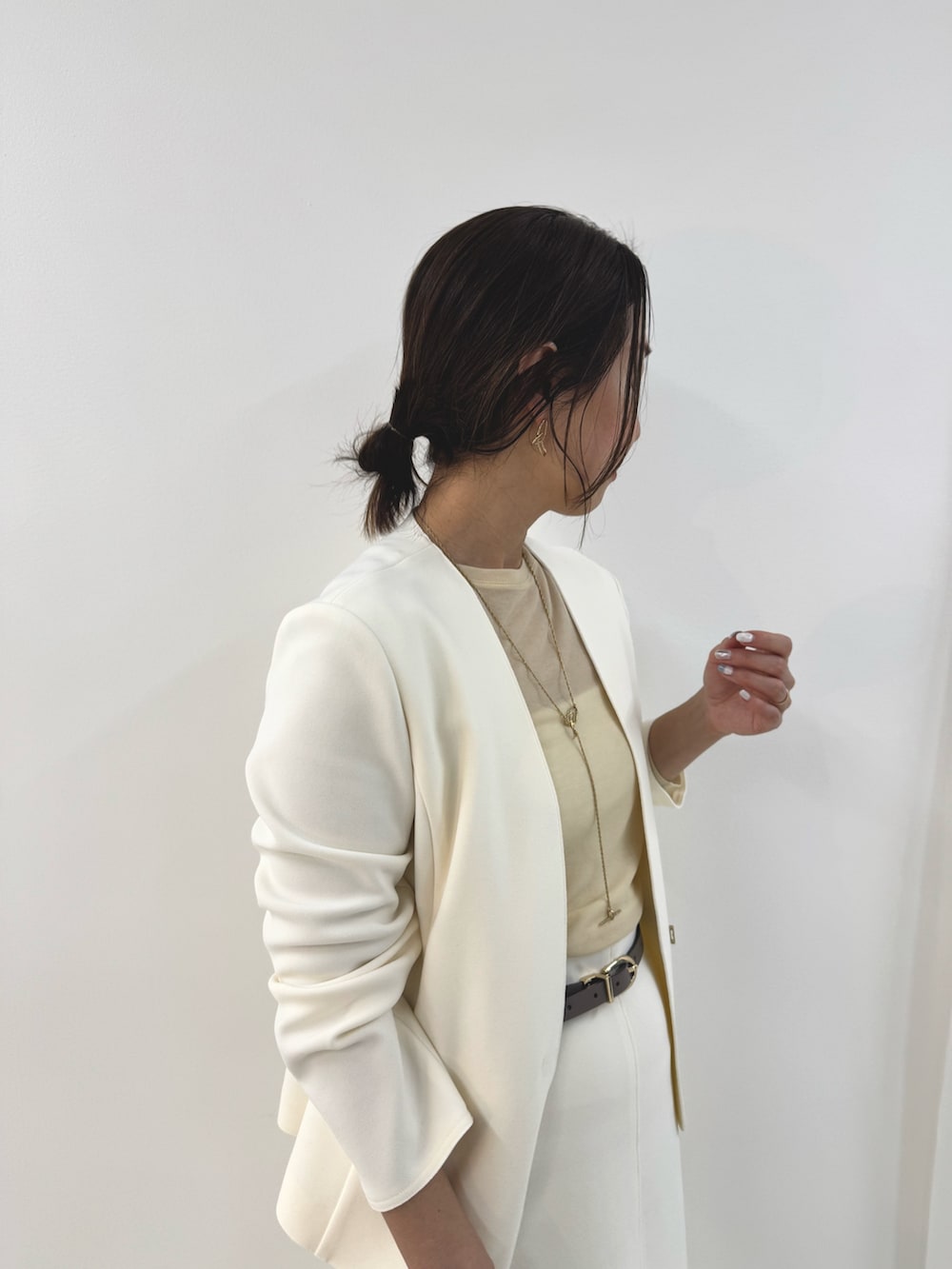 「スーツ、スーツスタイル、スーツコーデ、セットアップ、セットアップスタイル、セットアイテム、セットアップコーデ、セットアップ対応、ジャケット、ジャケットスタイル、ジャケットコーデ」|「NOLLEY’S Sophiの《セットアップ対応》ウォッシャブルボンディングジョーゼットインゴムタイトスカート(スカート、ホワイト系)」を使った、ISHIDAさん(レディース・158cm)の春コーディネートの3枚目の写真