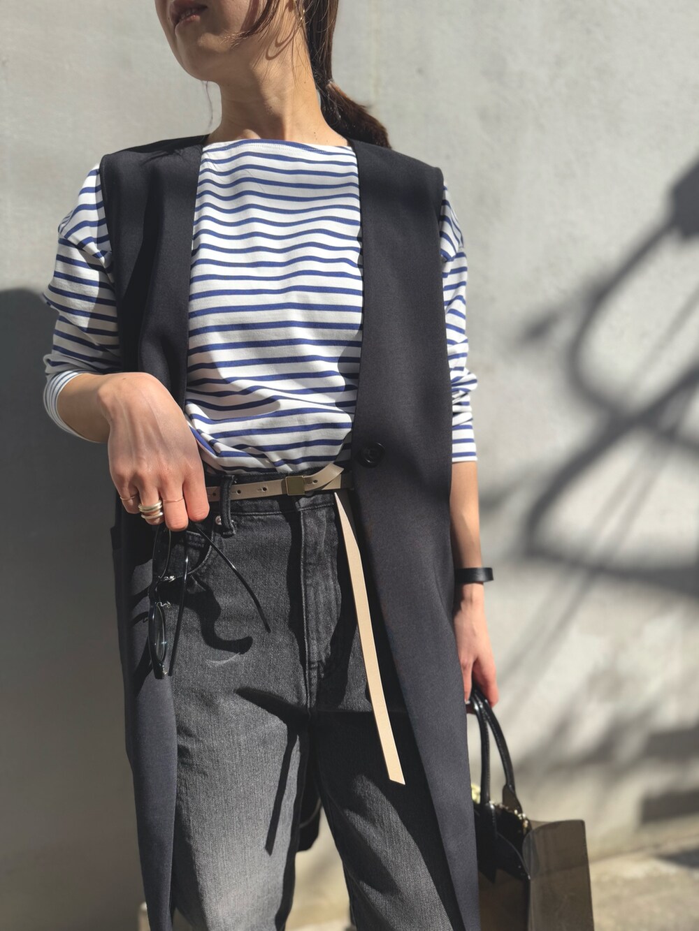 「NOLLEY’Sのトライアングルカラビナマルチチャーム(ブローチ/コサージュ、イエロー系)」を使った、ISHIDAさん(レディース・158cm)の春コーディネートの3枚目の写真