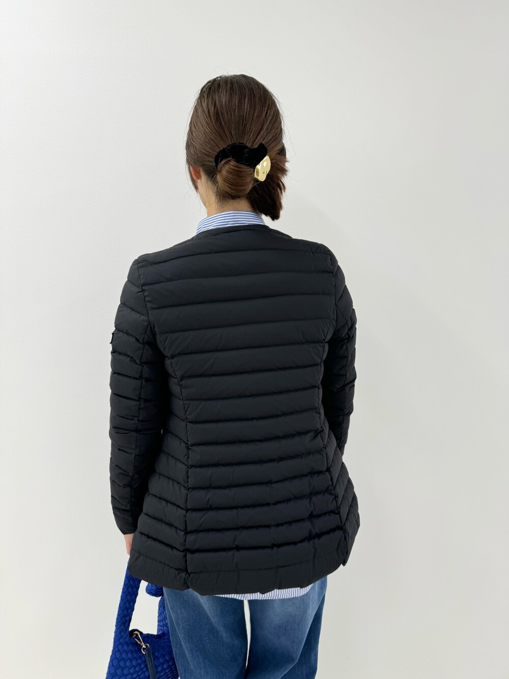 「タトラス、ダウンジャケット、ダウンコート、ダウンコーデ、ライトダウン、ショートダウン、TATRAS、TATRAS別注、シャツスタイル、デニムコーデ、スリットデニム、rmdenim」｜「TATRASの【TATRAS/タトラス】NOSTAノーリーズ別注 24AW（ダウンジャケット/コート、ブルー系）」を使った、ISHIDAさん（レディース・158cm）の冬コーディネートの6枚目の写真