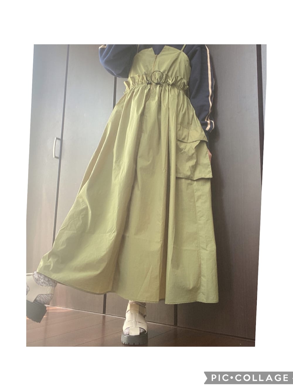 「ジャンパースカート、グルカサンダル、フリークスストア、はるコーデ」｜「FREAK'S STOREのTOWN CRAFT × FREAK'S STORE/タウンクラフト the FOXラインスウェット（スウェット、ブルー系）」を使った、amu1002さん（レディース・159cm）の春コーディネートの3枚目の写真