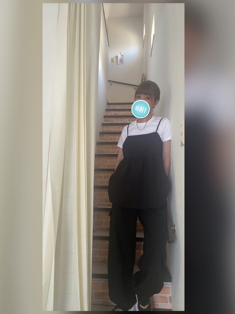 「お出かけコーデ、シンプルスタイル、大人かわいい、楽チンコーデ、モノトーン、おしゃれさんと繋がりたい」｜「JEANASISのハイウエストフラップポケットパンツ/187913（カーゴパンツ、ブラック系）」を使った、amu1002さん（レディース・159cm）の夏コーディネートの2枚目の写真
