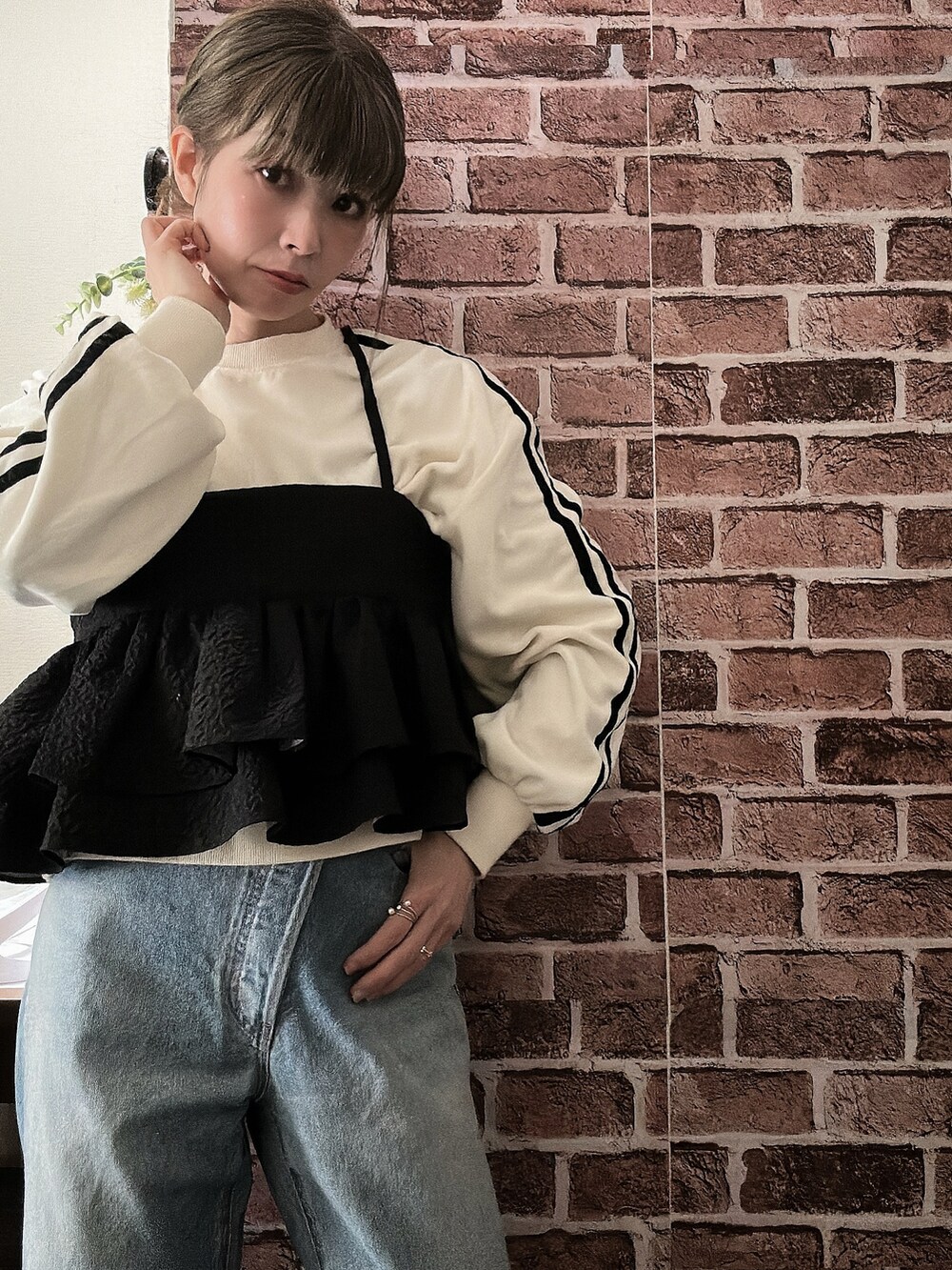 「カジュアルコーデ、デニム、おしゃれさんと繋がりたい、いいね、save、フォローお願いします🤑、プチプラ」｜「Ungridのリメイクデザインルーズデニム（デニムパンツ、ブルー系）」を使った、amu1002さん（レディース・159cm）の冬コーディネートの2枚目の写真