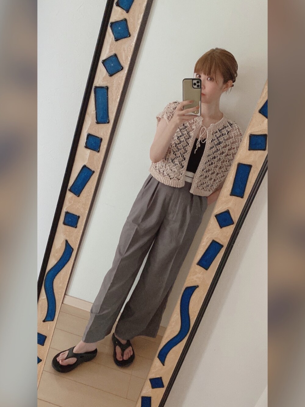 「大人カジュアル、秋コーデ、今日のコーデ、大人かわいい、サンダル、お洒落さんとつながりたい」｜「Chicoのダブルタックスラックスパンツ（スラックス、グレー系）」を使った、amu1002さん（レディース・159cm）の夏コーディネートの2枚目の写真