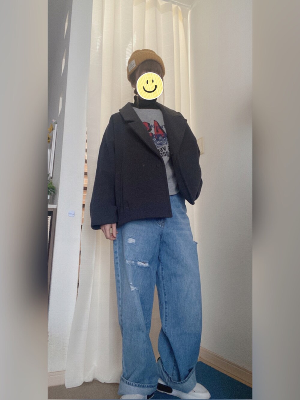 「カジュアルコーデ、ピーコート、おしゃれさんと繋がりたい、ゆるコーデ」｜「3coinsのアイテム（ニットキャップ/ビーニー、イエロー系）」を使った、amu1002さん（レディース・159cm）の冬コーディネートの3枚目の写真