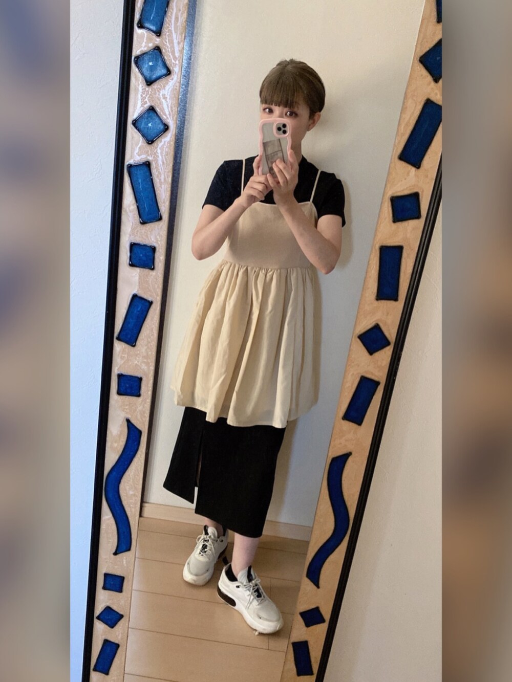「大人コーデ、シンプルコーデ、モノトーンコーデ、おしゃれさんと繋がりたい、プチプラ、骨格ウェーブ」｜「NIKEのアイテム（スニーカー、ホワイト系）」を使った、amu1002さん（レディース・159cm）の秋コーディネートの2枚目の写真