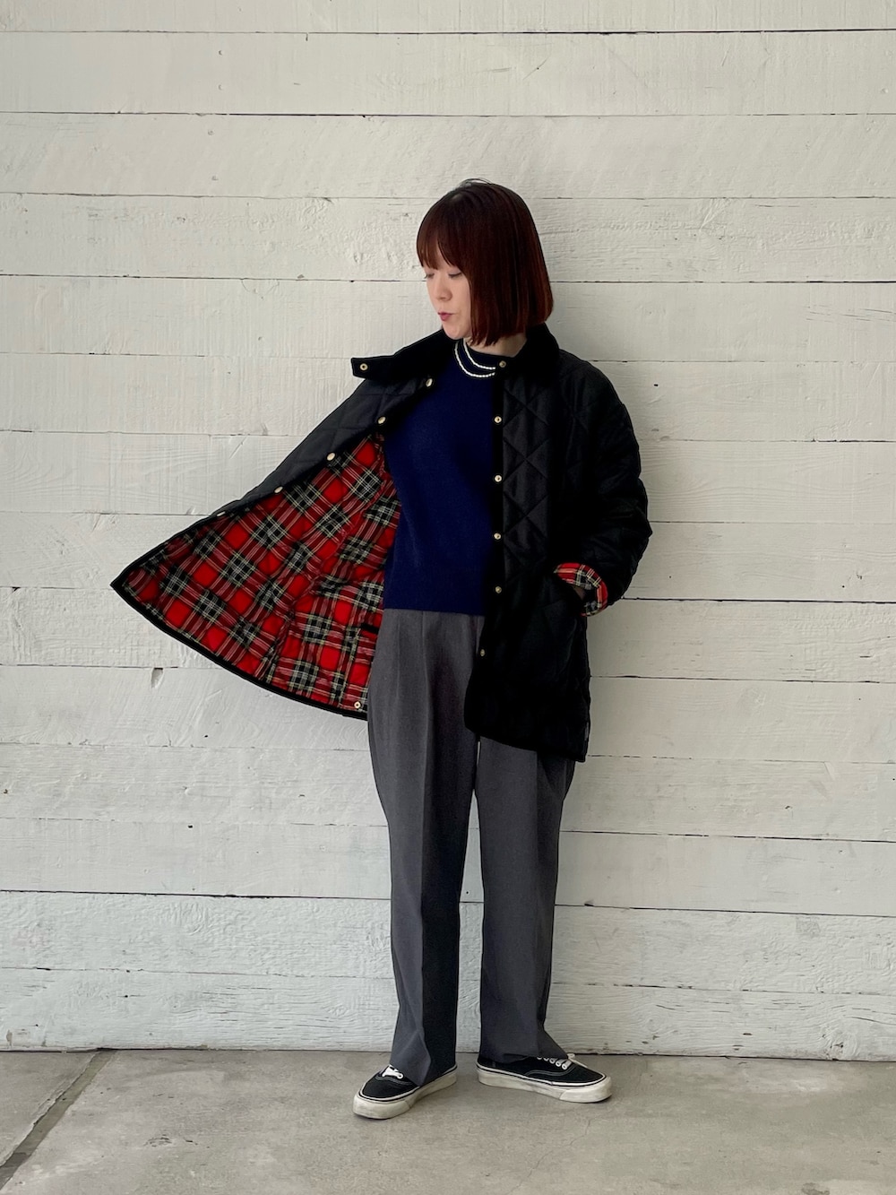 「アウター、きれいめカジュアル、キルティング、Traditional Weatherwear、ジャケット、冬コーデ、冬アウター、着回しコーデ、赤、お出かけコーデ、コート、休日スタイル、おしゃれさんと繋がりたい、カジュアル、オトナカジュアル」｜「Traditional Weatherwearの【別注】【Traditional Weatherwear/トラディショナルウェザーウエア】WAVERLY TWW（ブルゾン、ブラック系）」を使った、ほこさん（レディース・158cm）の冬コーディネートの2枚目の写真