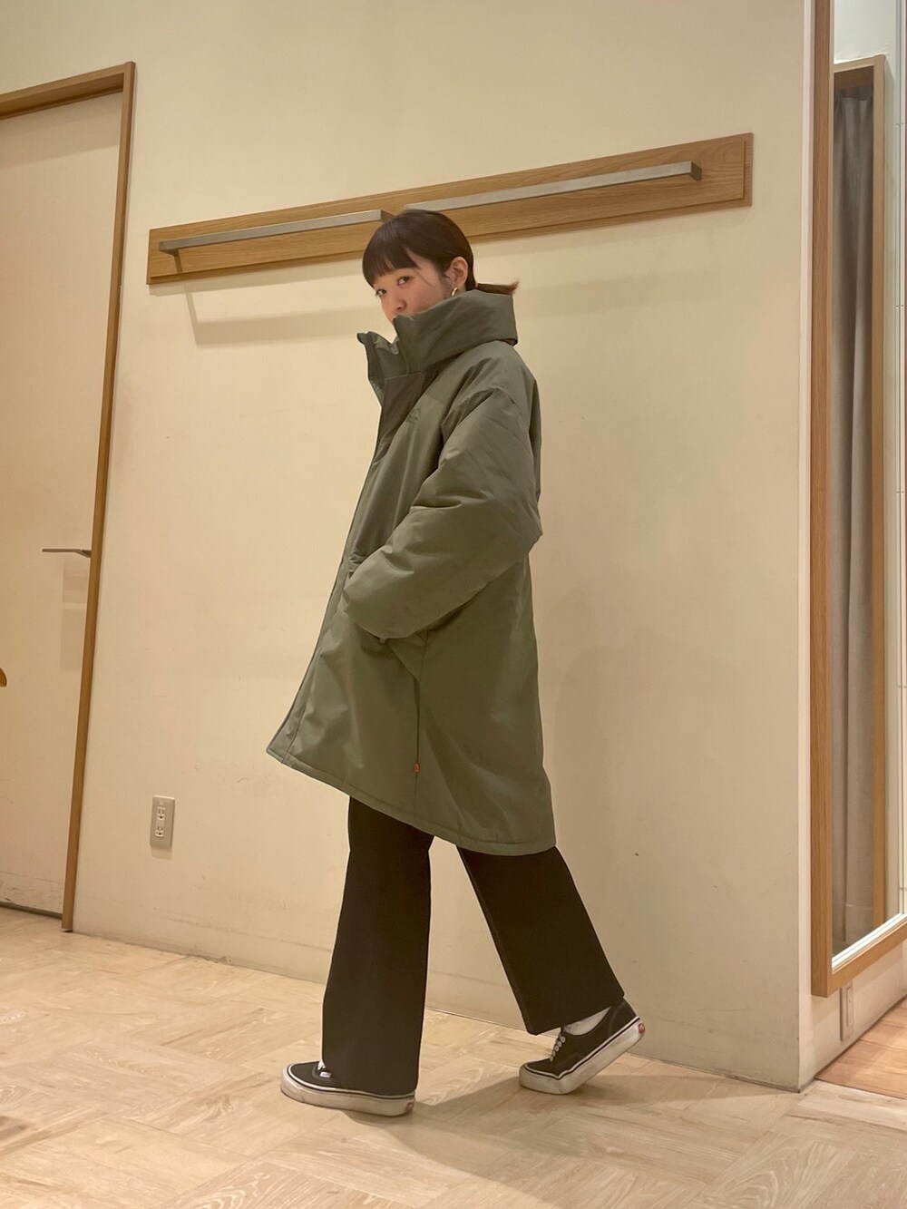 「フランクリンクライミング、FREDY&GLOSTER、franklinclimbing、モンスターパーカー、アウトドアスタイル、オトナ女子、カジュアルコーデ、おしゃれさんと繋がりたい、シンプル、大人コーデ、ボーダー、ootd、ラゾーナ川崎、アウター、シンプルコーデ」｜「Franklin Climbingの【Franklin Climbing/フランクリンクライミング】モンスターパーカー（ミリタリージャケット、グリーン系）」を使った、ほこさん（レディース・158cm）の冬コーディネートの3枚目の写真