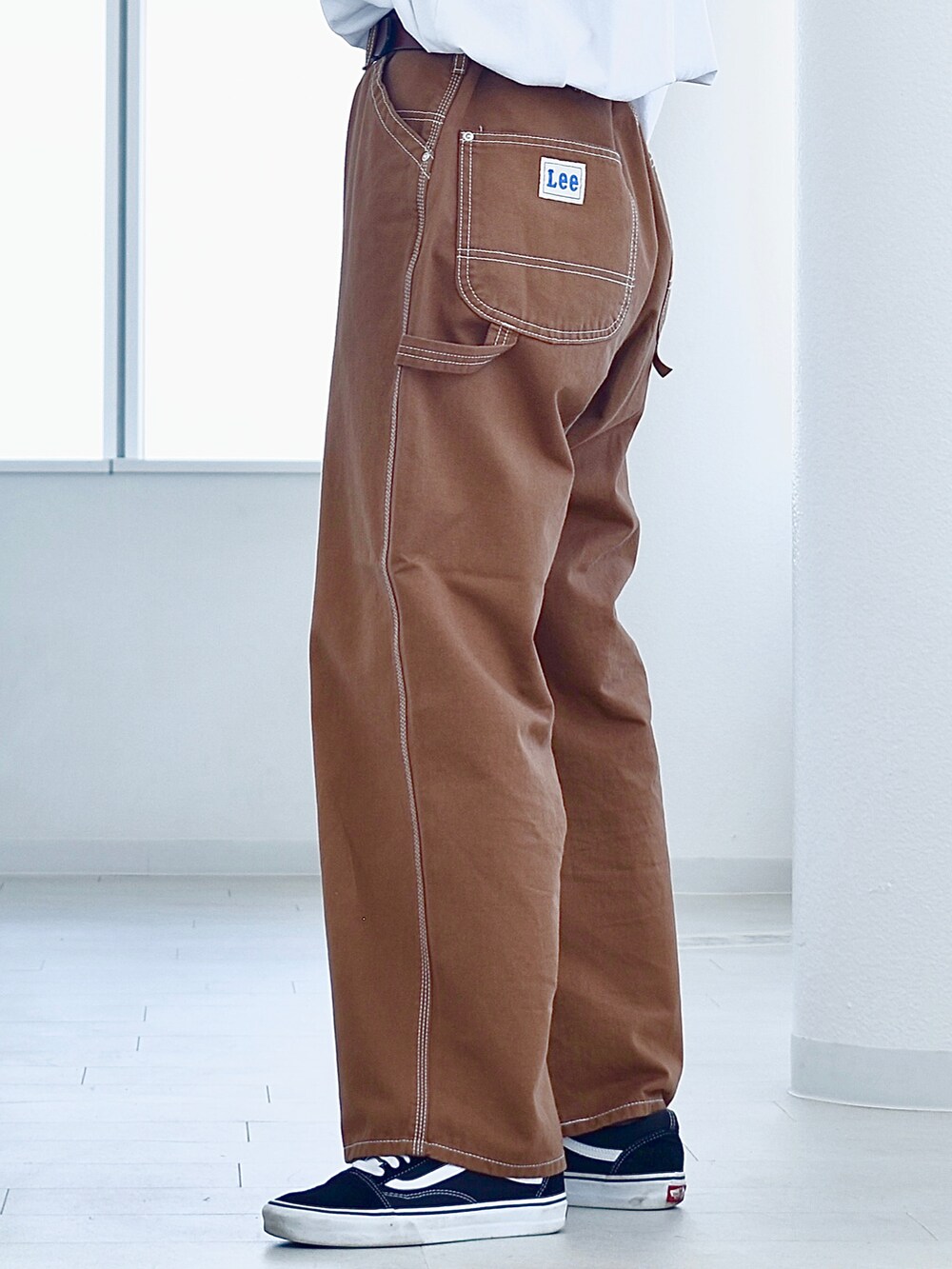 「leejapan、Lee、lee、ペインターパンツ、カジュアルコーデ、スニーカー、秋コーデ、秋服準備はじめました、秋先取りコーデ、秋のブラウンスタイル、ゆるコーデ、秋色、レイヤードスタイル、R2022コーデ、PR」|「Leeの【ワークパンツの新定番】Lee/リー【X-LINE】マルチカラー ワイドカラーペインターパンツ(デニムパンツ、ブラウン系)」を使った、y_Oさん(メンズ・168cm)の秋コーディネートの2枚目の写真