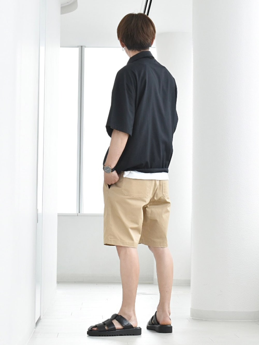 「お出かけコーデ、休日コーデ、ハーフパンツ、ショートパンツ、カジュアル、夏コーデ、オトナカジュアル、白シャツ、レイヤードスタイル、CREARE LINO、WEGO、R2024、UNIQLO、GU、サンダル」｜「WEGOのWEGO/【24年春夏新作】リラックスイージーショーツ（チノパンツ、ベージュ系）」を使った、y_Oさん（メンズ・168cm）の夏コーディネートの2枚目の写真