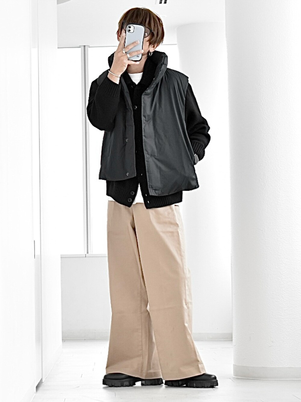 「最近のいい感じコーデ、冬アウター、ベスト、休日コーデ、今日のコーデ、UNIQLO、GU、レイヤードスタイル、冬コーデ、R2024」｜「UNIQLOのアイテム（ダウンベスト、ブラック系）」を使った、y_Oさん（メンズ・168cm）の冬コーディネートの2枚目の写真