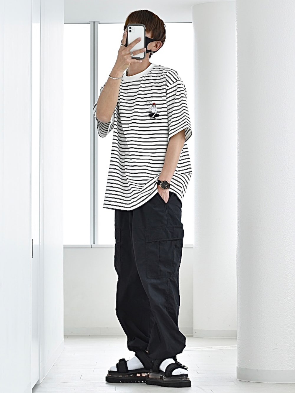 「johnscloset、ジョンズクローゼット、redcapgirl、ボーダー、休日コーデ、春夏コーデ、今日のコーデ、カジュアルコーデ、モノトーン、ストリートMIX、ワンポイント刺繍、レッドキャップガール、休日スタイル、R2023コーデ、PR」|「Red Cap Girlの【a-r】〔Red Cap Girl/レッドキャップガール〕ヘビーウェイト天竺 ワンポイント刺繍 ボーダーTシャツ(Tシャツ/カットソー、ホワイト系)」を使った、y_Oさん(メンズ・168cm)の春コーディネートの2枚目の写真