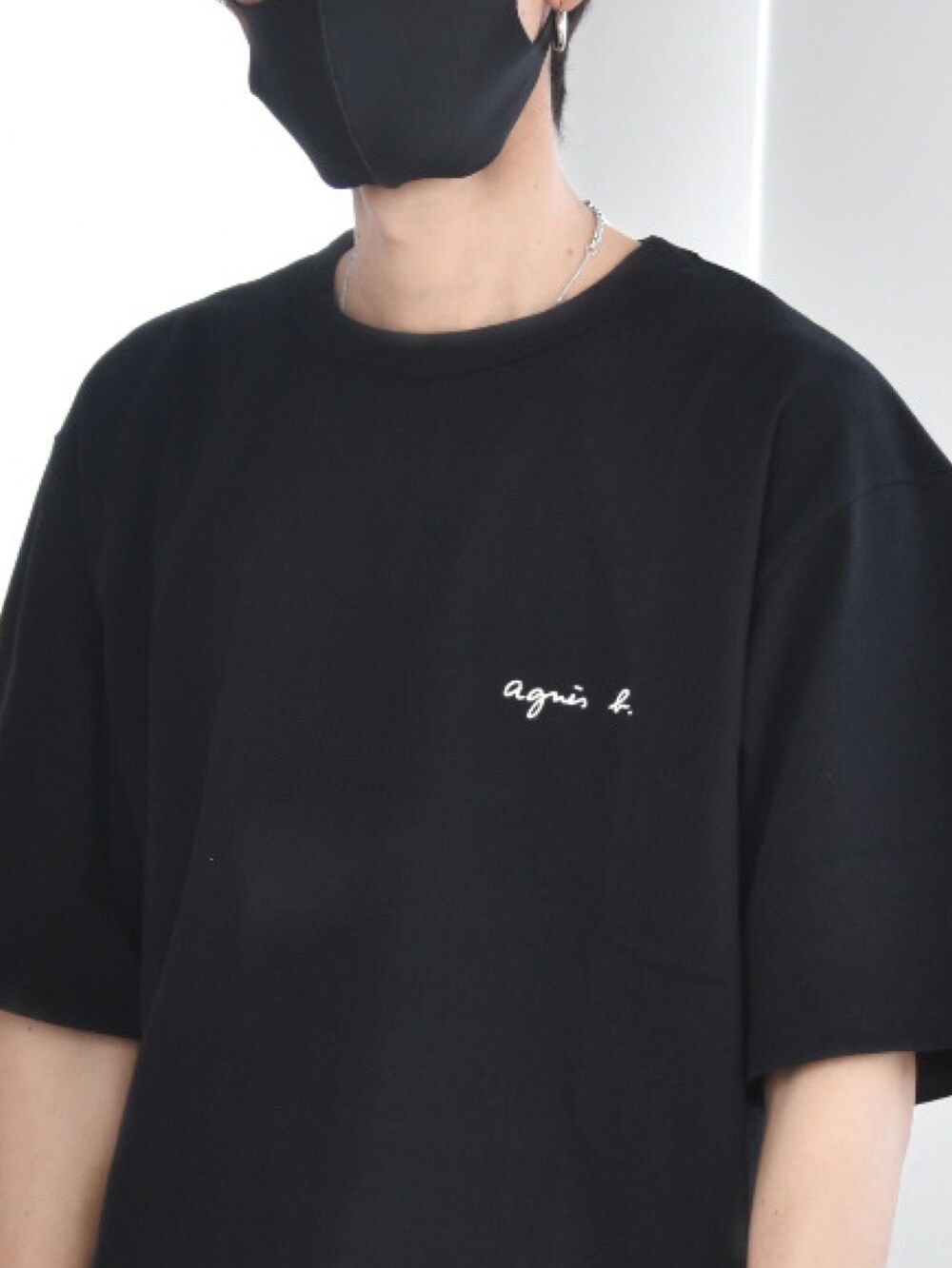 「このスタイルがお気に入り、agnesb、アニエスベー、春夏コーデ、メンズコーデ、ロゴTシャツ、モノトーン、シンプル、トングサンダル、大人カジュアル、キレイめ、デニムパンツ、休日スタイル、R2023コーデ、PR」｜「agnes b.のWEB限定 S179 TS ロゴTシャツ（Tシャツ/カットソー、ブラック系）」を使った、y_Oさん（メンズ・168cm）の夏コーディネートの2枚目の写真