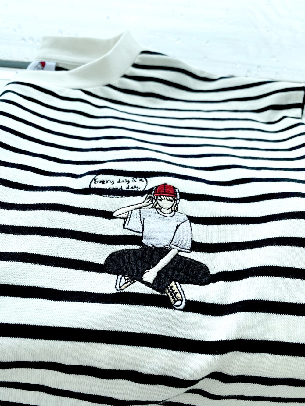 「johnscloset、ジョンズクローゼット、redcapgirl、ボーダー、休日コーデ、春夏コーデ、今日のコーデ、カジュアルコーデ、モノトーン、ストリートMIX、ワンポイント刺繍、レッドキャップガール、休日スタイル、R2023コーデ、PR」|「Red Cap Girlの【a-r】〔Red Cap Girl/レッドキャップガール〕ヘビーウェイト天竺 ワンポイント刺繍 ボーダーTシャツ(Tシャツ/カットソー、ホワイト系)」を使った、y_Oさん(メンズ・168cm)の春コーディネートの4枚目の写真