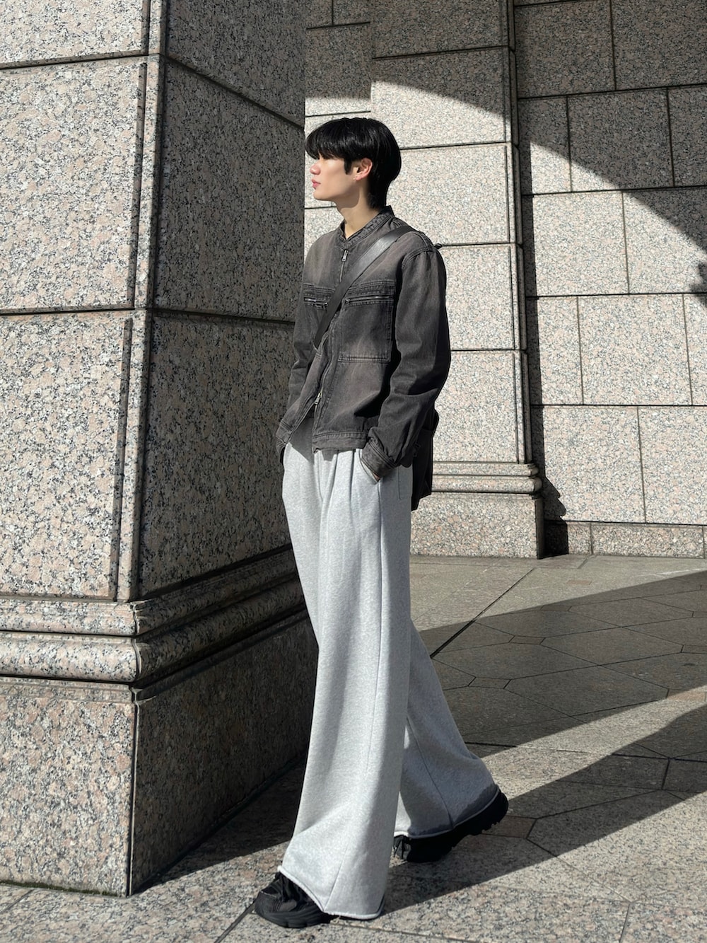 ゆーた｜CALLNEのスウェットパンツを使った春コーディネート - WEAR