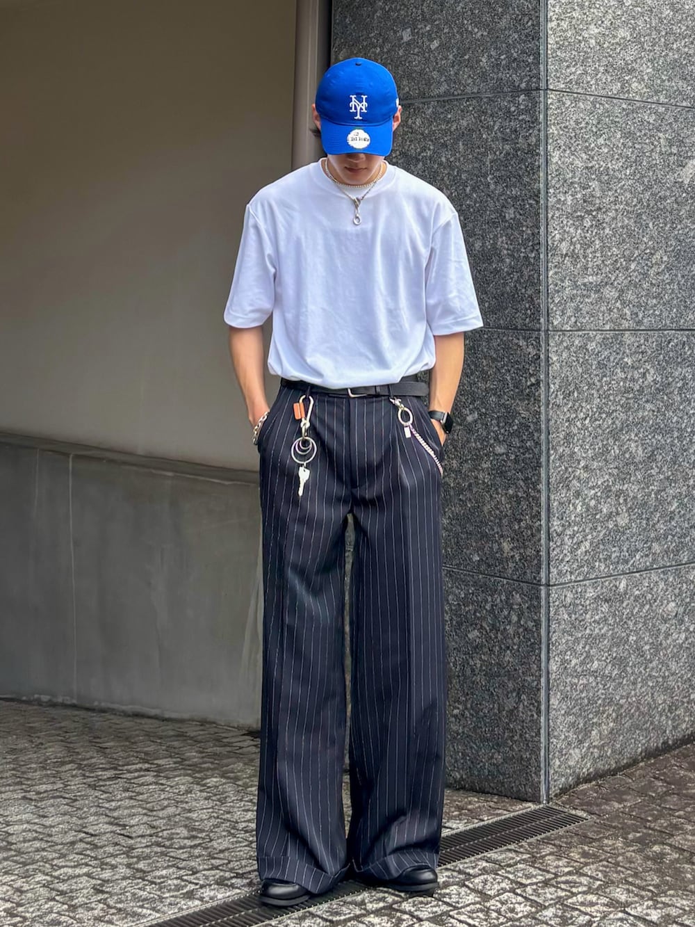 「アツいコーデ全部見せ、デートコーデ、ローファー、秋服準備はじめました、厚底シューズ、お出かけコーデ、キャップ、モノトーン、プチプラ、スラックス、スポーツミックス、夏コーデ、メンズファッション、大人コーデ、きれいめカジュアル」｜「Hender SchemeのHender Scheme(エンダー スキーマ) karabiner（キーホルダー、ベージュ系）」を使った、Ogu / おぐさん（メンズ・181cm）の夏コーディネートの3枚目の写真