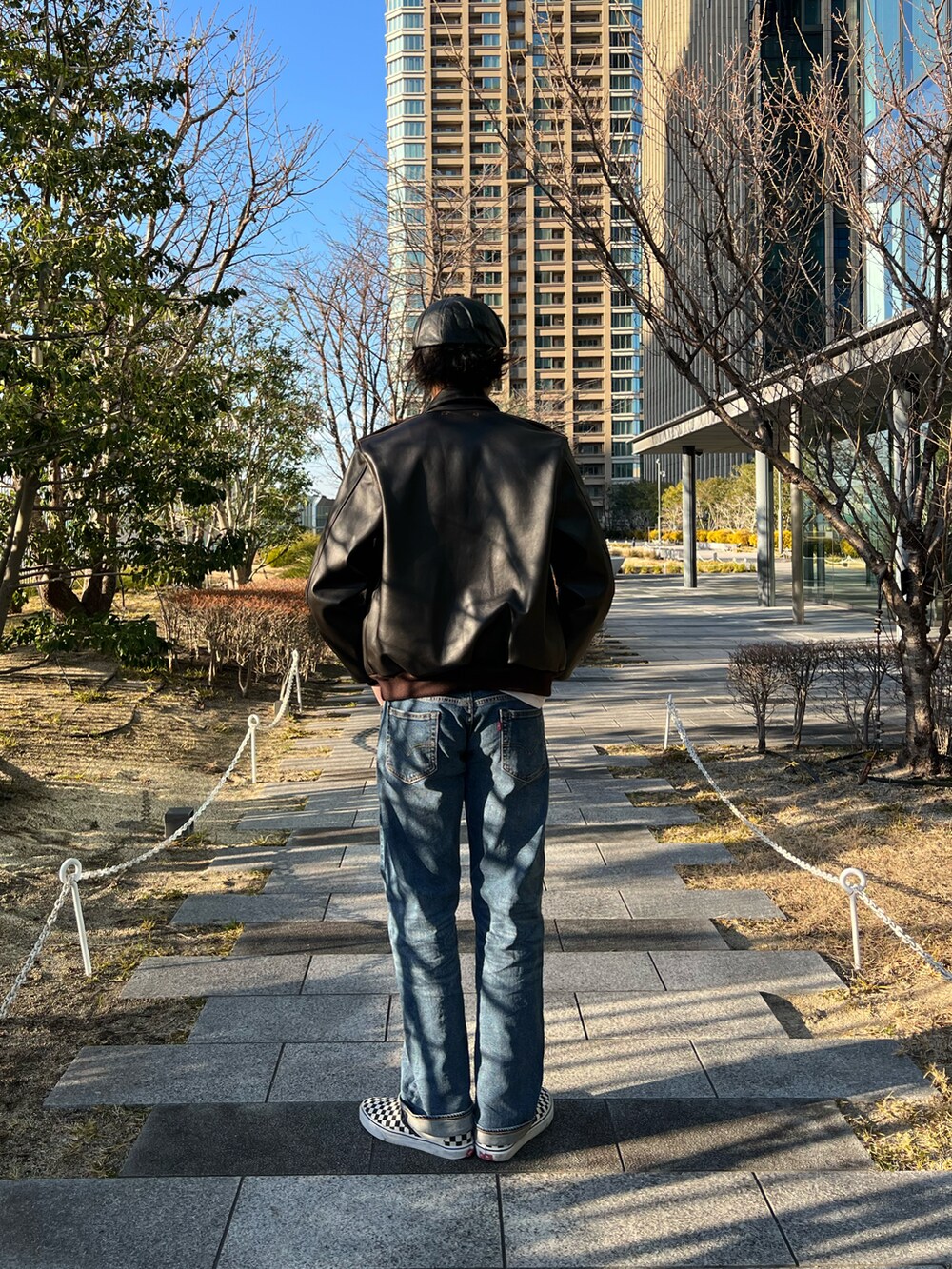 「今日のコーデ、休日コーデ、カジュアルコーデ、シンプル、おしゃれさんと繋がりたい、ファッション好きと繋がりたい、着回しコーデ、春こーで、ファッションの力を信じよう、AVIREX」｜「AVIREXのAVIREX/アヴィレックス/ A-2プレーン/ A-2 PLAIN（ミリタリージャケット、ブラウン系）」を使った、Taiseiさん（メンズ・177cm）の冬コーディネートの3枚目の写真