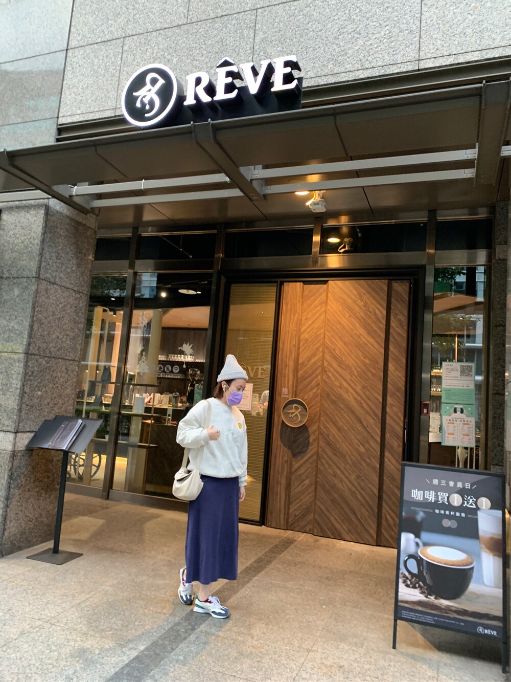 「ootd、街頭穿搭、球鞋、休閒、日系極簡、oversize、基礎款、鹽系風格、韓系、カジュアル」｜「NEW BALANCEのアイテム（スニーカー、その他）」を使った、Indigochildさん（レディース・155cm）の冬コーディネートの2枚目の写真