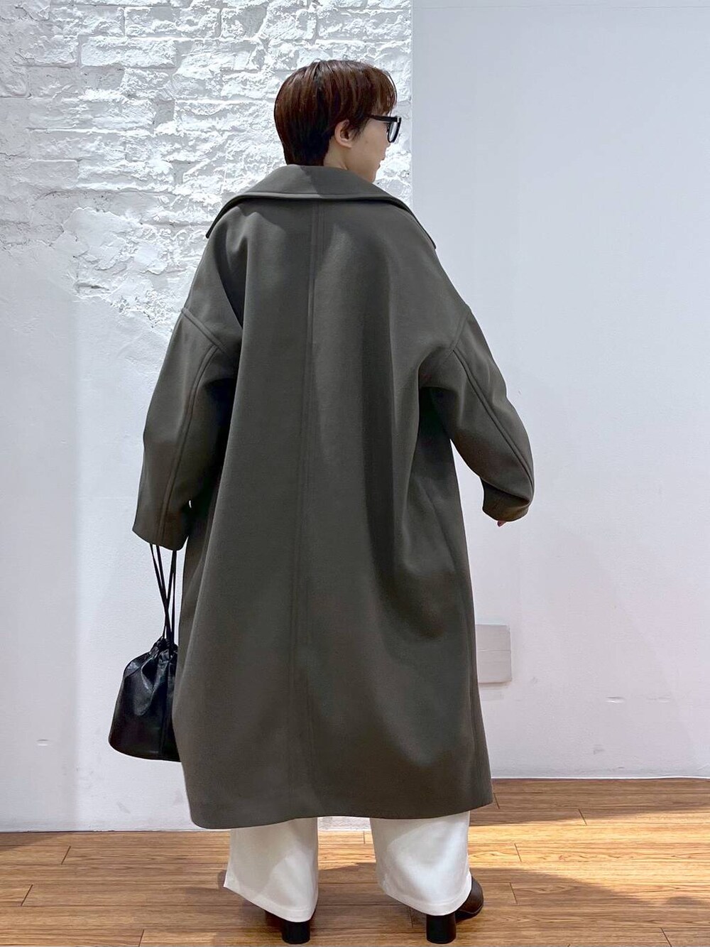 「低身長、個性派、リラックス、ベーシック/シンプル、LEPSIM、楽ちんコーデ、コート、ニット」｜「LEPSIMのウーリーダブルロングコート　183990（チェスターコート、グリーン系）」を使った、miiisanさん（レディース・150cm）の冬コーディネートの3枚目の写真