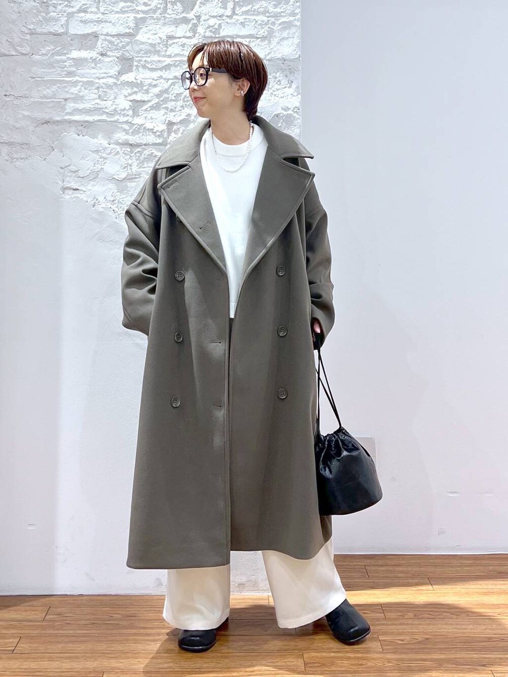 「低身長、個性派、リラックス、ベーシック/シンプル、LEPSIM、楽ちんコーデ、コート、ニット」｜「LEPSIMのウーリーダブルロングコート　183990（チェスターコート、グリーン系）」を使った、miiisanさん（レディース・150cm）の冬コーディネートの2枚目の写真