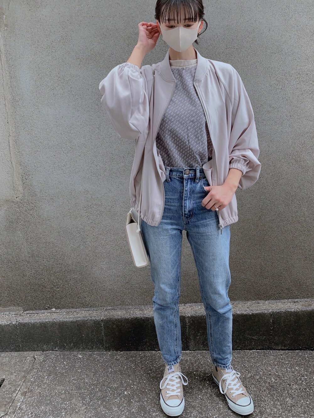 「大人カジュアル、レトロ、デニム、UNIQLO、コンバース、シンプル、プチプラ、ママコーデ、着回しコーデ、低身長コーデ」｜「classicalelfの大人レディ。2wayレトロ柄ジャガードニットソー（カーディガン/ボレロ、ホワイト系）」を使った、KanA𓈒𓏸𑁍‬さん（レディース・156cm）の冬コーディネートの2枚目の写真