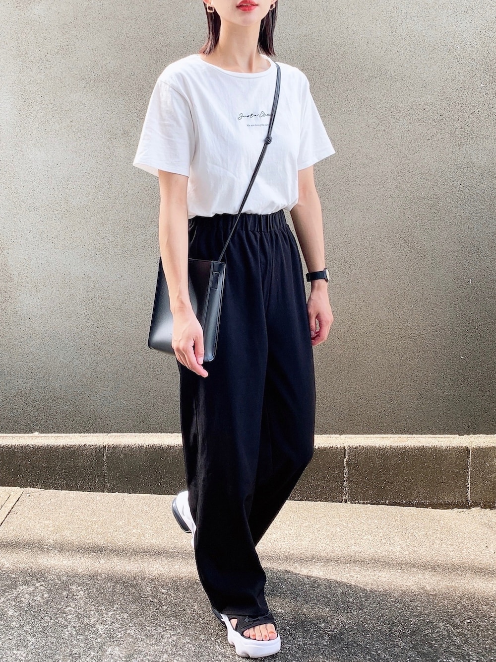 「大人カジュアル、シンプル、プチプラ、モノトーン、GRL、白Tシャツ、ワイドパンツ、エアマックス、厚底サンダル、韓国ファッション、ママコーデ、着回しコーデ、低身長コーデ、夏コーデ」｜「newhattanの【newhattan】  ニューハッタン キャップ STONE WASHED TWILL CAP（キャップ、ベージュ系）」を使った、KanA𓈒𓏸𑁍‬さん（レディース・156cm）の夏コーディネートの2枚目の写真