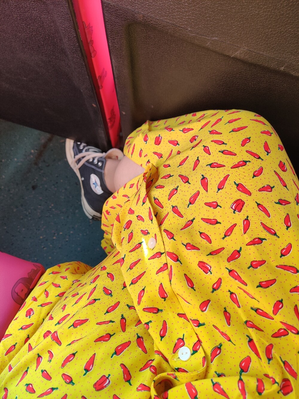 「wiwt、ootd、working style、hkgirl、July 2022、pattern dress、pepper、niko and ...、yellow、夏コーデ、quick outfit、onepiece」｜「CONVERSEのアイテム（その他シューズ、ブラック系）」を使った、Yukariveraさん（レディース・164cm）の夏コーディネートの2枚目の写真