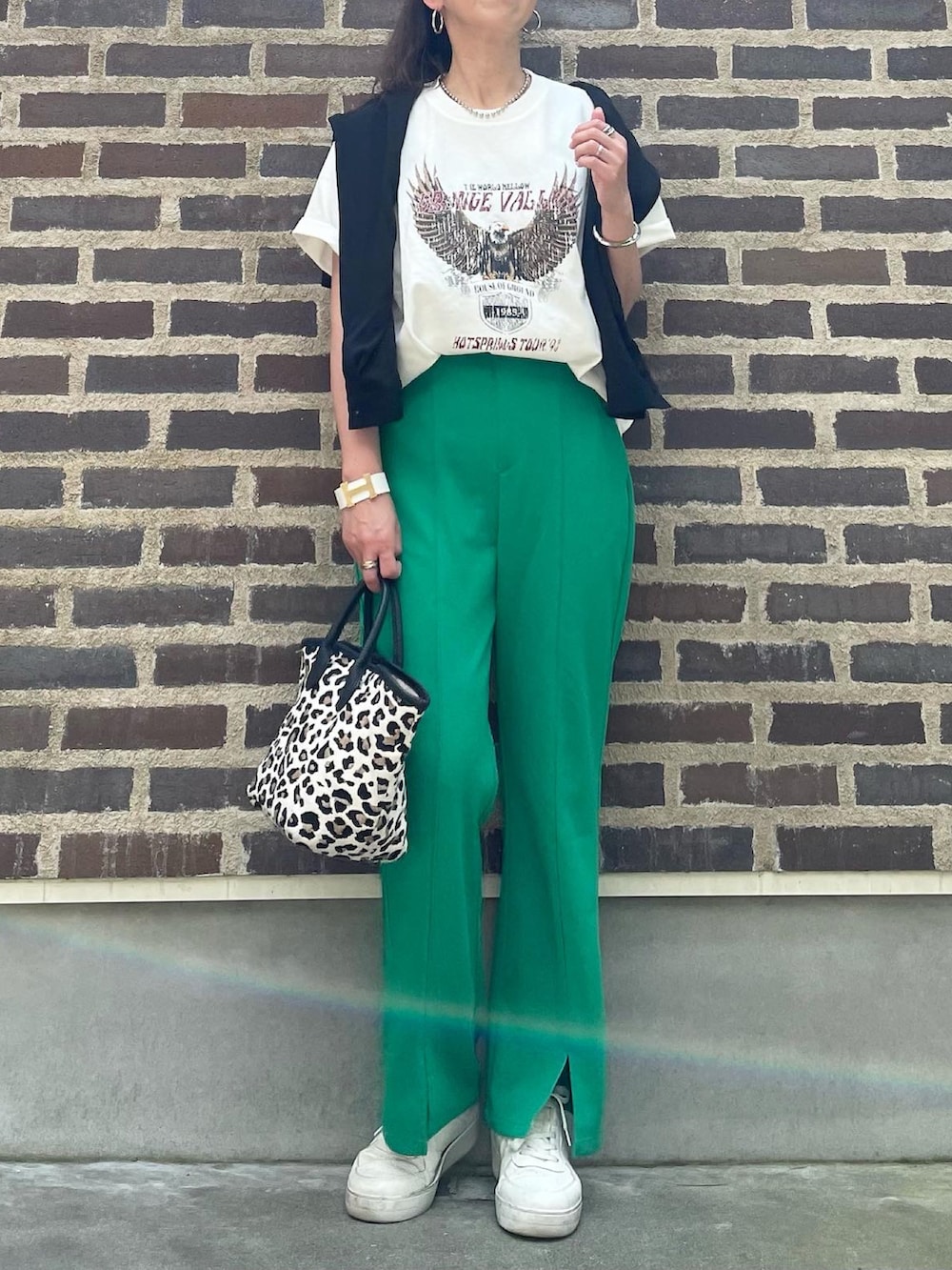 その他のTシャツ/カットソーを着用したレディースの夏コーディネートの2枚目の写真