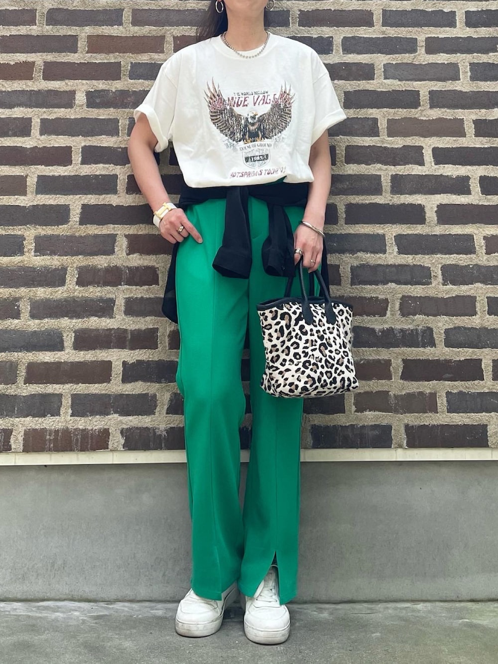 その他のTシャツ/カットソーを着用したレディースの夏コーディネートの3枚目の写真