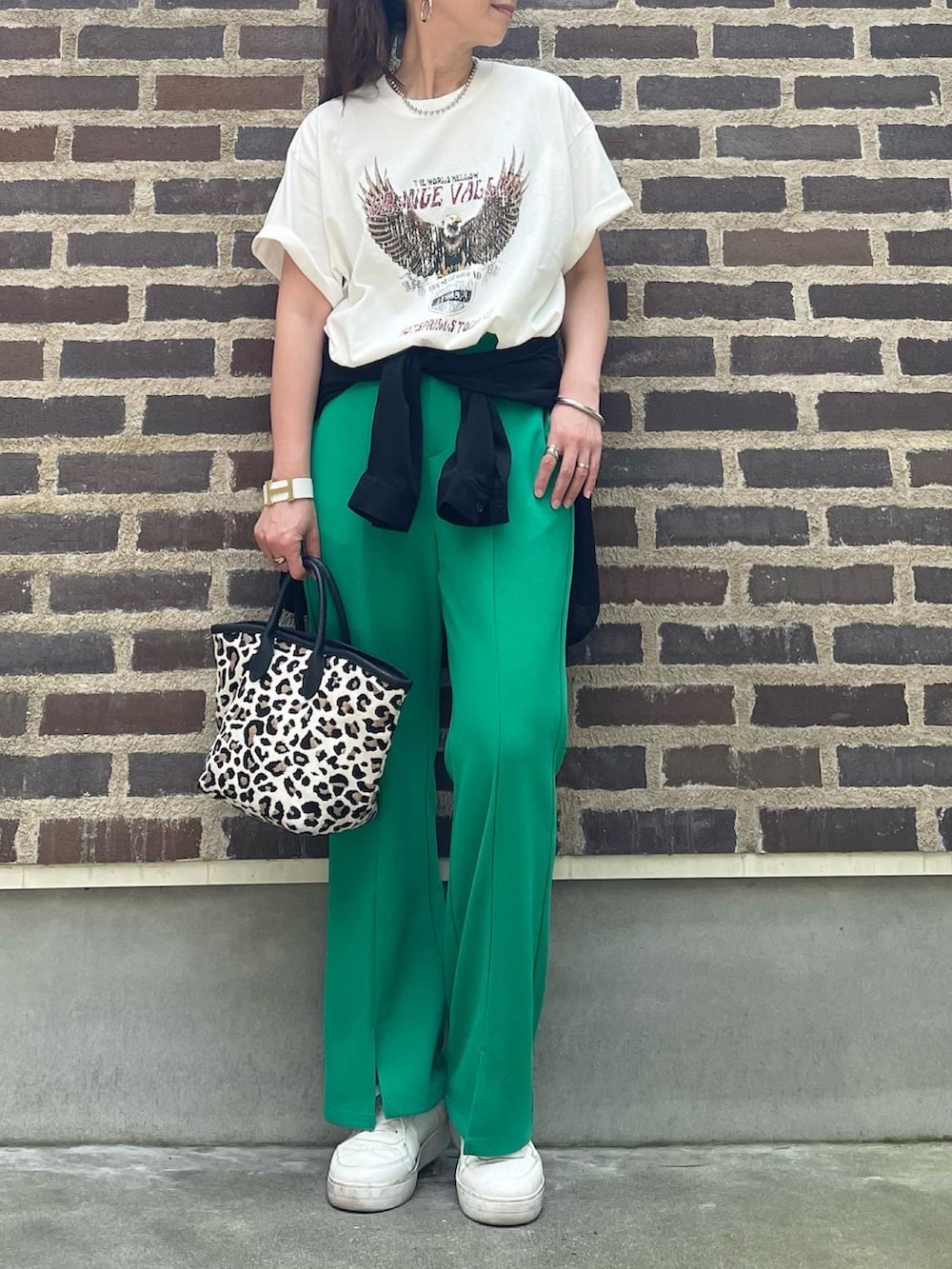 その他のTシャツ/カットソーを着用したレディースの夏コーディネートの4枚目の写真