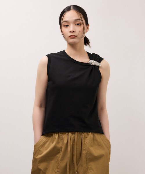 ADAM ET ROPE'（アダムエロペ）の「ブローチ付ノースリーブトップス（タンクトップ・レディース・ブラック/キナリ・F）」の11枚目の写真