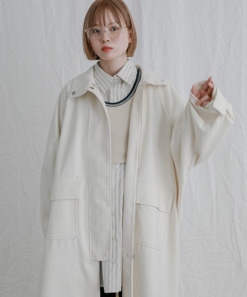 KBF（ケイビーエフ）の「スタンドカラーブークレコート（テーラードジャケット・レディース・IVORY/NAVY・one）」の2枚目の写真