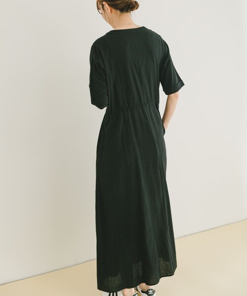 ITEMS URBANRESEARCH（アイテムズ アーバンリサーチ）の「ドライコットンタックワンピース（ワンピース・レディース・MOC/RED/BLK・FREE）」の11枚目の写真