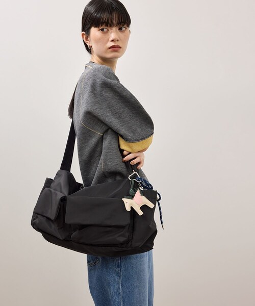 ADAM ET ROPE'(アダムエロペ)の「【WEB限定】撥水ビッグショルダーダブルポケットバッグ(ショルダーバッグ・レディース・ブラック/ブラウン系・F)」の13枚目の写真