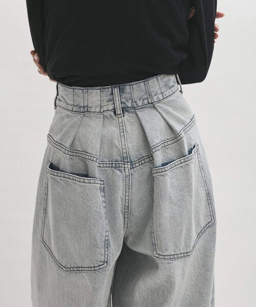 ADAM ET ROPE'（アダムエロペ）の「【サステナブル】バックタックワイドデニム（デニムパンツ・レディース・ブルー/サックス・36/38）」の7枚目の写真
