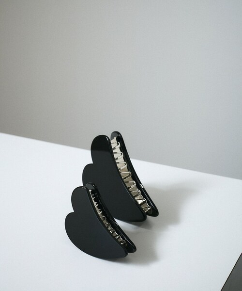 ADAM ET ROPE'(アダムエロペ)の「【J'aDoRe・店舗限定】【heyep(ヘイップ)】Medium Heart Clip/ハートクリップ ミディアム(バレッタ/ヘアクリップ・レディース・ブラック・F)」の4枚目の写真