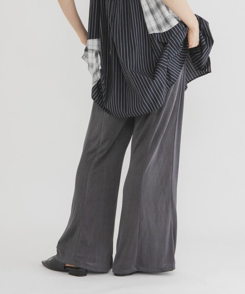 KBF（ケイビーエフ）の「シャイニーフレアイージーパンツ（その他パンツ・レディース・CHARCOAL/BLACK/BEIGE・One）」の16枚目の写真