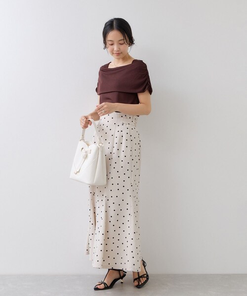 VIS(ビス)の「サイドギャザーオフショルダーカットソー/接触冷感(Tシャツ/カットソー・レディース・キナリ/ダークブラウン/ライトグリーン/レッド・F)」の11枚目の写真