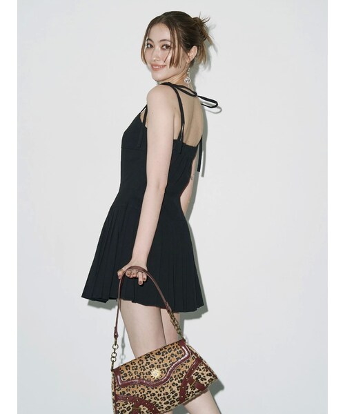 EVRIS（エヴリス）の「ショルダーリボンプリーツミニワンピース（ワンピース・レディース・ブラック/イエロー・S/M）」の3枚目の写真