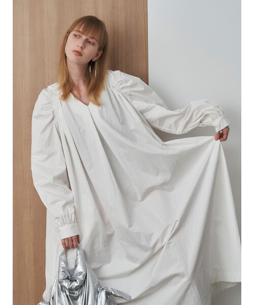 ELENDEEK（エレンディーク）の「GATHER SHOULDER V NECK OP