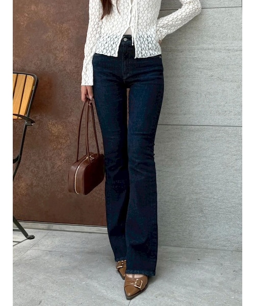 dazzlin（ダズリン）の「【吉田朱里】メイクアップフレアデニムパンツ（デニムパンツ・レディース・アイスブルー/インディゴ・XS/S/M/L）」の11枚目の写真